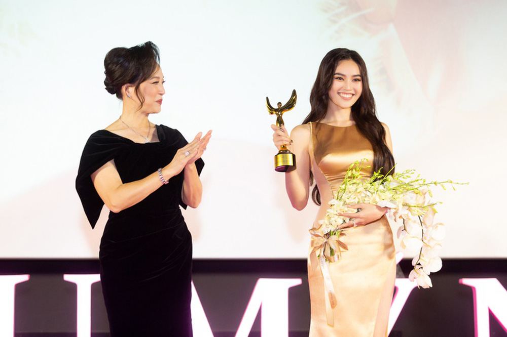 'Đại mỹ nhân màn ảnh Việt' vừa được phong tặng nóng bỏng tới đâu?